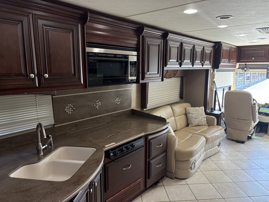 2011 Freightliner Xc Raised Rail Rear Engine Motor Home Chassis - $89,000